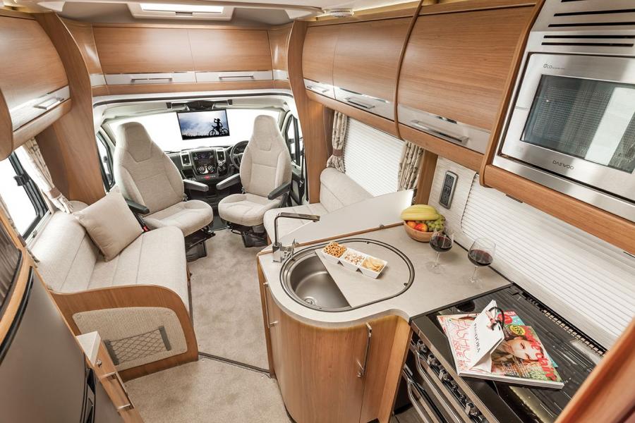 Интерьер Auto-Trail Frontier Savannah 2014 года  (фото 4 из 6)